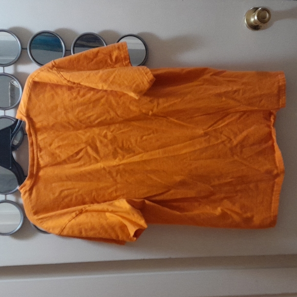 🌺ORANGE V~NECK Tee - Picture 2 of 2